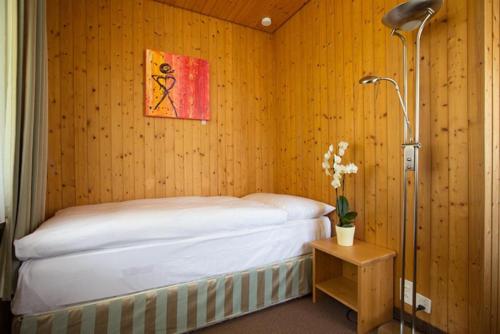 Sonnegg Hotel Zweisimmen Oda fotoğraf