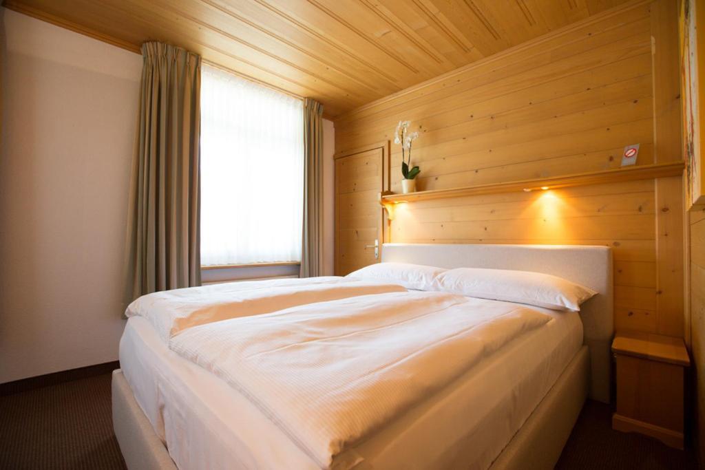 Sonnegg Hotel Zweisimmen Oda fotoğraf