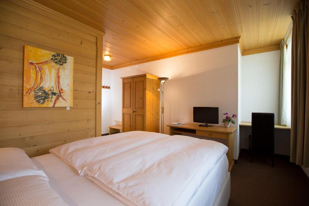 Sonnegg Hotel Zweisimmen Oda fotoğraf