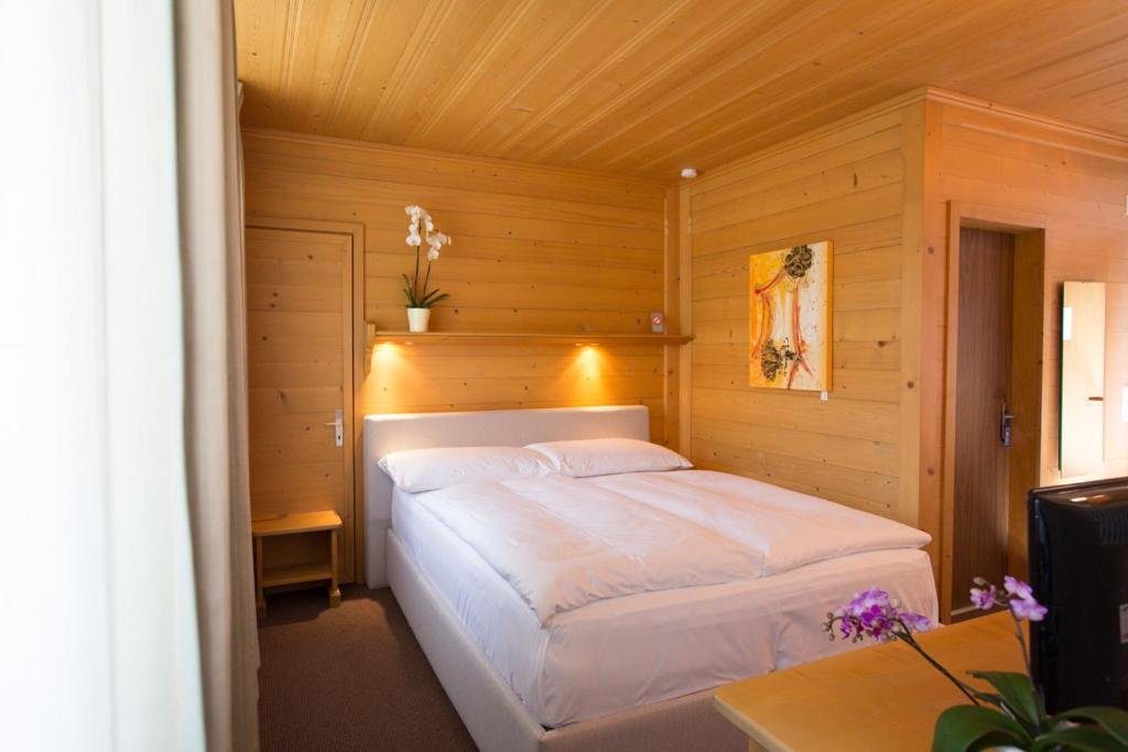 Sonnegg Hotel Zweisimmen Oda fotoğraf